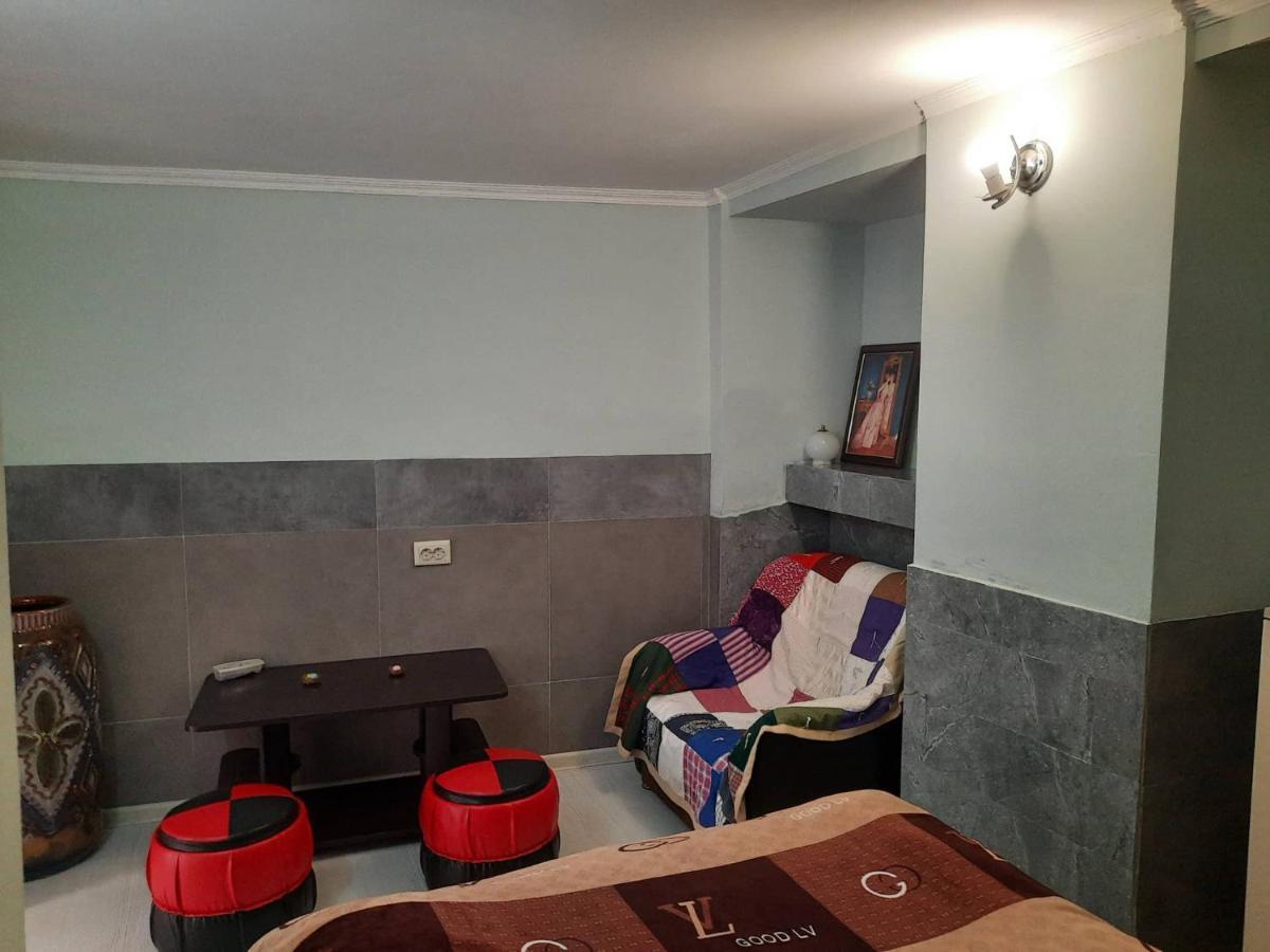 Guest House Natia Тбілісі Екстер'єр фото